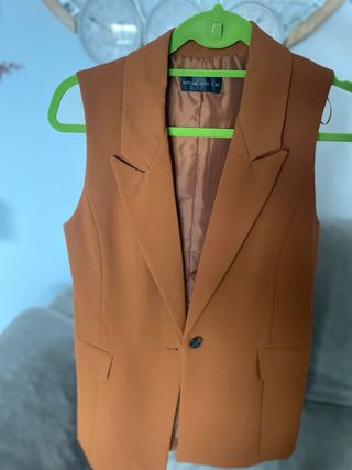 Chaleco traje Lefties naranja talla XS