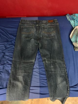 Pantalón vaquero hombre talla 50
marca DENIM