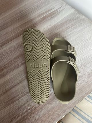 Sandalias planas color verde