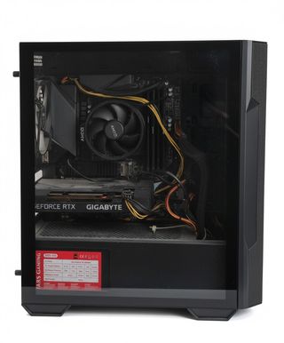 Ordenador sobre mesa