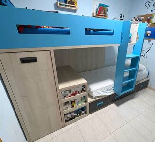 Habitación juvenil litera y escritorio