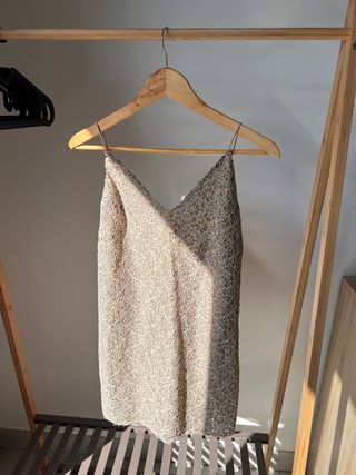 Vestido de fiesta beige y gris