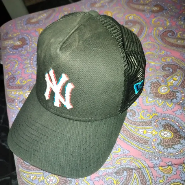 Gorra New Era NY Negra y Multicolor