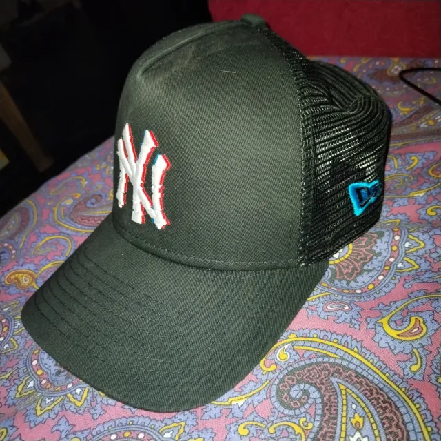 Gorra New Era NY Negra y Multicolor