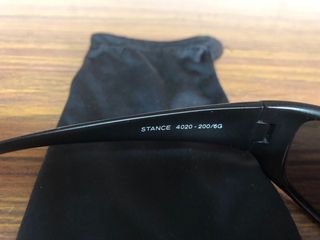 Gafas de sol Arnette negras y plateadas