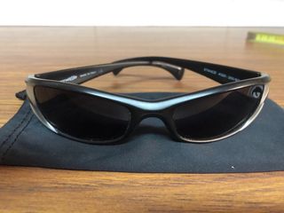 Gafas de sol Arnette negras y plateadas