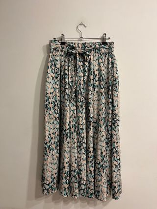 Falda larga estampada verde con cinturón