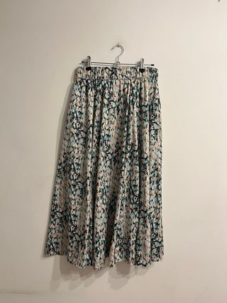 Falda larga estampada verde con cinturón