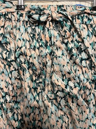 Falda larga estampada verde con cinturón