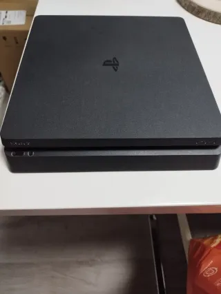 PS4 (PlayStation 4) Negra + Mando