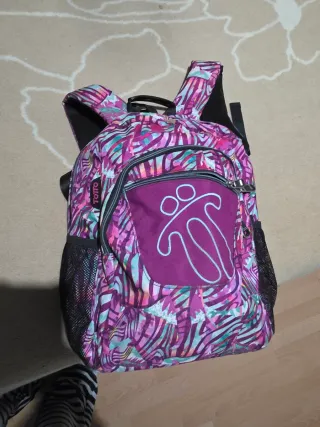 Mochila escolar multicolor como nueva