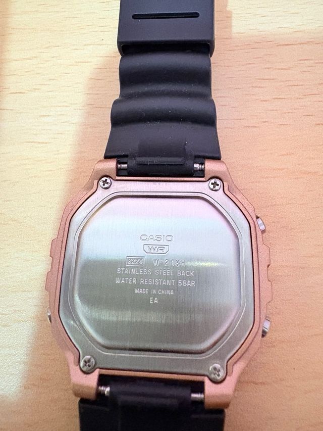 Reloj Casio Digital Cobre y Negro