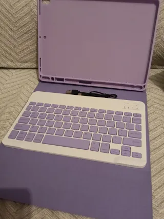 Funda y Teclado para iPad Morado