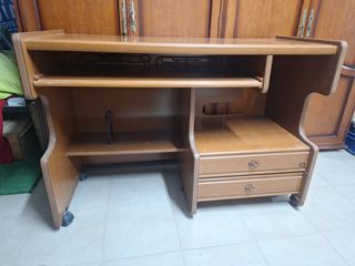 Mesa de ordenador de madera