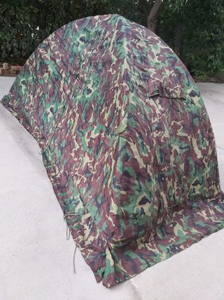 Tienda campaña militar camuflaje boscosa