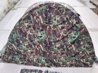 Tienda campaña militar camuflaje boscosa