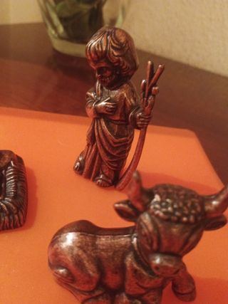 Belén pequeño de bronce