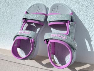 Sandalias Skechers Niña Luces Rosa y Plata