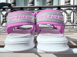 Sandalias Skechers Niña Luces Rosa y Plata