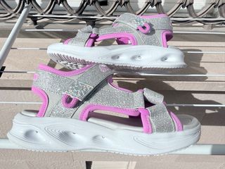 Sandalias Skechers Niña Luces Rosa y Plata