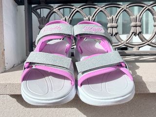 Sandalias Skechers Niña Luces Rosa y Plata