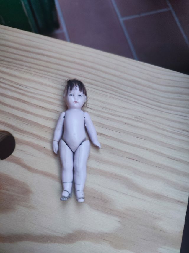 Muñeca miniatura porcelana bisque antigua