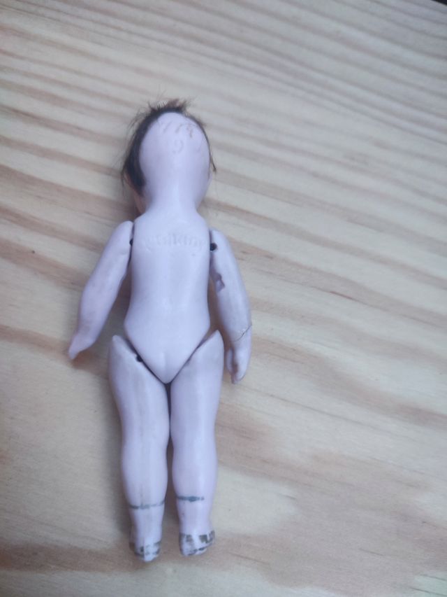 Muñeca miniatura porcelana bisque antigua