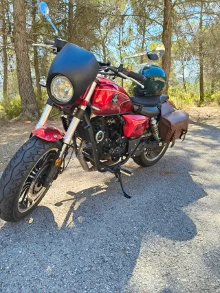 Moto Mitt Goes 125 Custom Roja