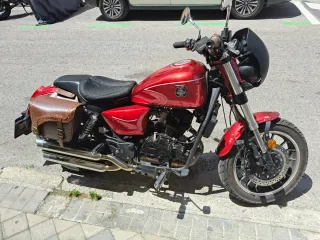 Moto Mitt Goes 125 Custom Roja