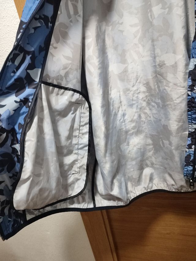 Cortavientos Zara Man floral azul Como nuevo