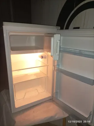 Frigorífico pequeño con congelador