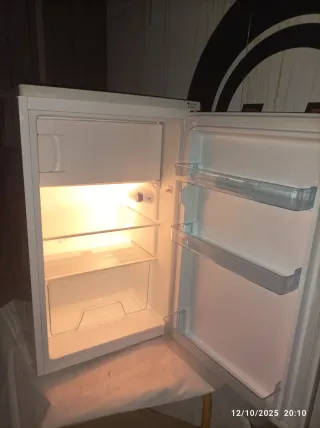 Frigorífico pequeño con congelador