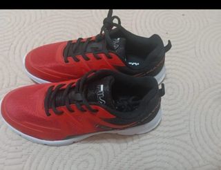 Tenis Fila Rojos y Negros