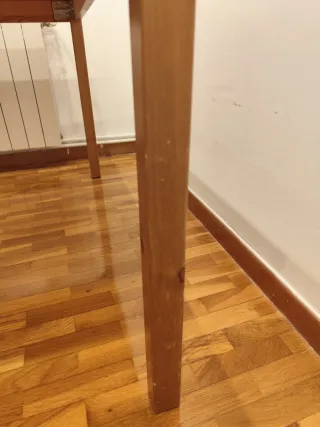 Mesa de comedor de madera