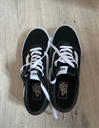 Zapatillas Vans Negras y Blancas