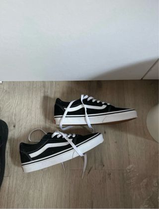 Zapatillas Vans Negras y Blancas