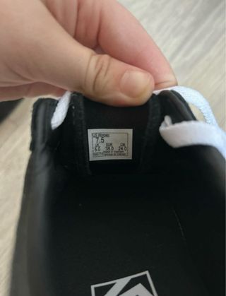 Zapatillas Vans Negras y Blancas