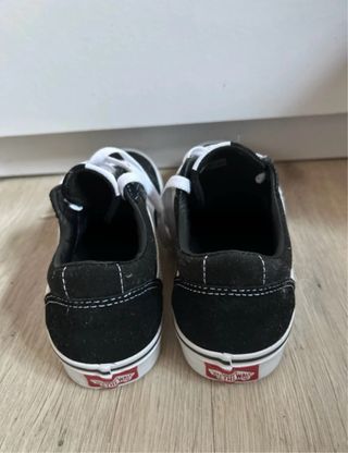 Zapatillas Vans Negras y Blancas