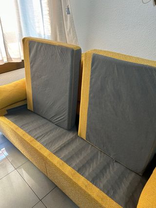 Sofá de 2 plazas amarillo