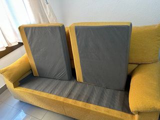 Sofá de 2 plazas amarillo