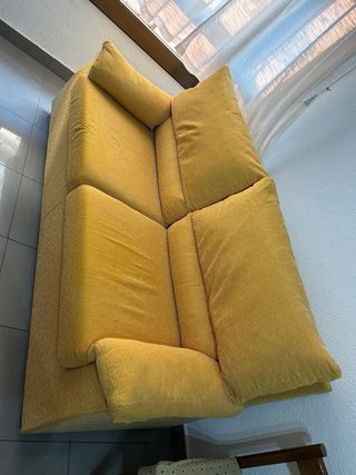 Sofá de 2 plazas amarillo