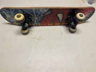 Mini skate Spiderman con funda