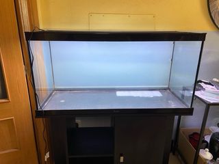 Acuario 200L con mesa y muchos extras