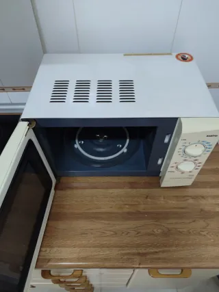Microondas Sanyo 800W Compacto