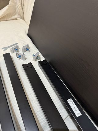Mesa Ikea TARENDO Negra como nueva