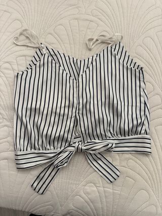Top de rayas blanco y azul