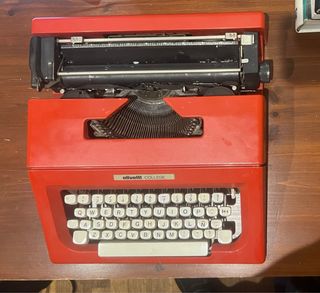 Máquina de escribir Olivetti College Roja