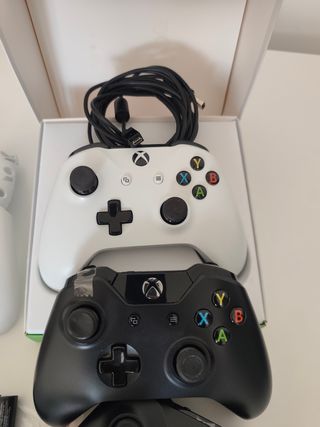 Mandos Xbox y piezas de repuesto
