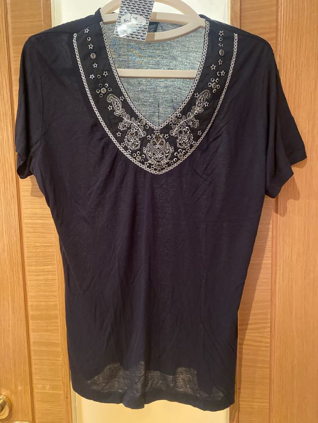 Camiseta azul con brillo y manga corta