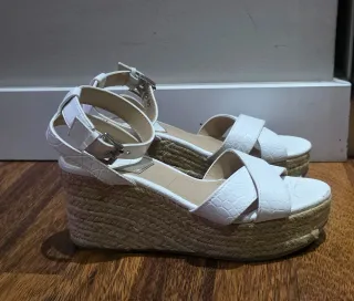 Sandalias blancas cuña esparto